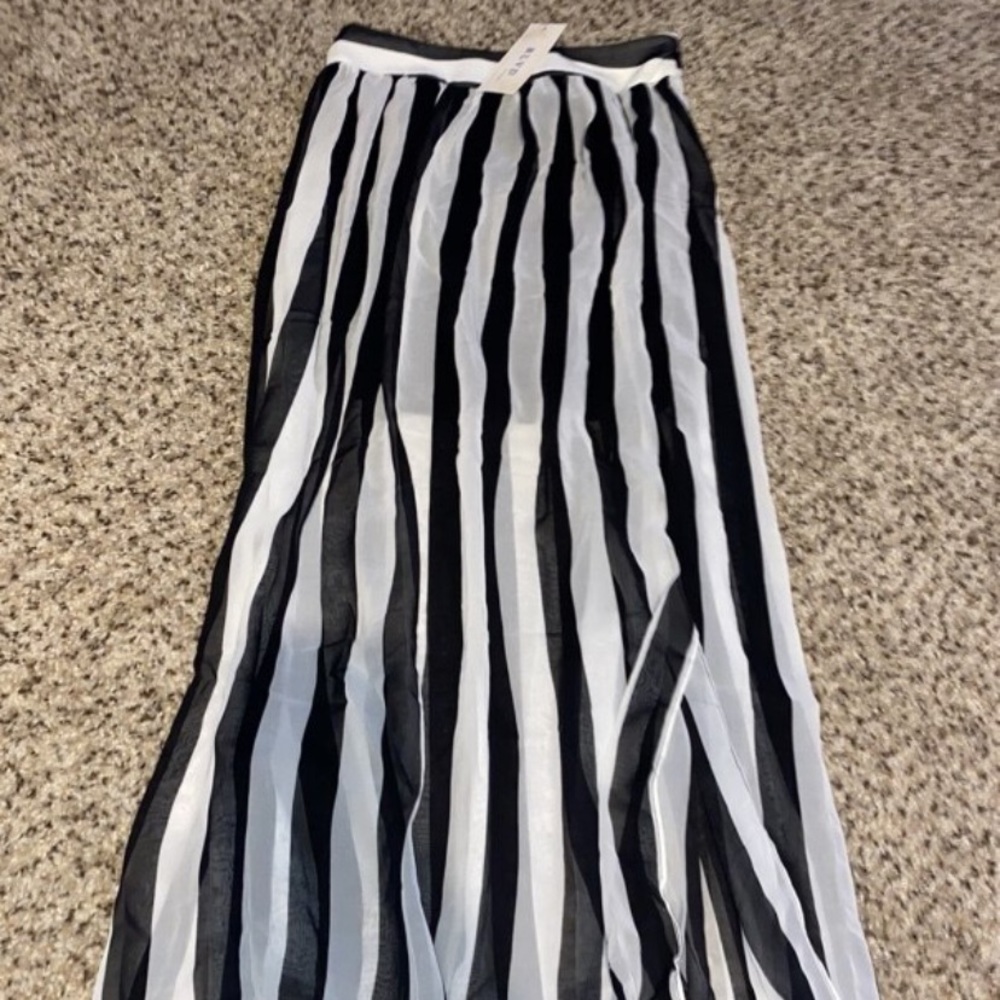 Skirt size small